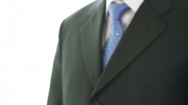 Beyaz arka plan üzerinde gösterilen kartvizit - portre erkek eli vurdu.