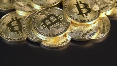 Yavaş hareket eden altın Bitcoin kazık.