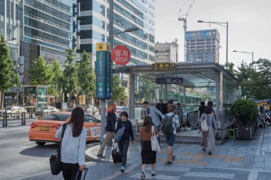 Hongdae (Hongik Üniversitesi) metro giriş.