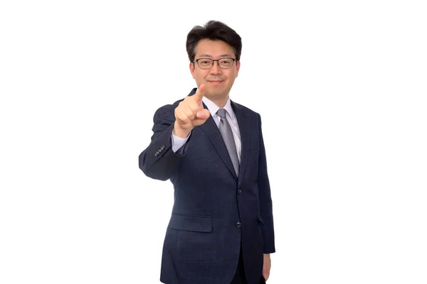 アジアの中高年実業家は白い背景で手のジェスチャーを作る. — ストック写真