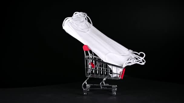 Hay Una Máscara Médica Dentro Mini Carrito Compras Fondo Negro — Vídeos de Stock