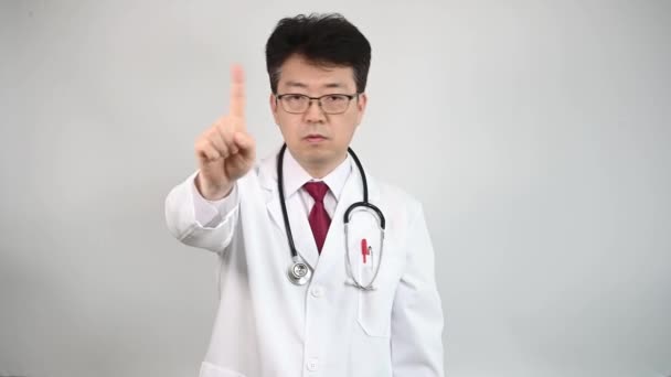 Médecin Asiatique Âge Moyen Lève Main Exprime Désapprobation — Video