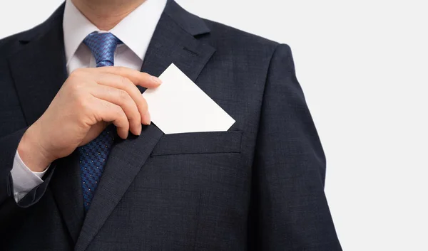 Επιχειρηματίας Δείχνει Κενή Επαγγελματική Κάρτα Απομονώνονται Λευκό Φόντο Επιχειρηματικές Έννοιες — Φωτογραφία Αρχείου