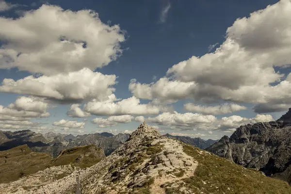 Itália Alpe Devero Nuvens Sobre Paisagem Montanhosa — Fotografia de Stock