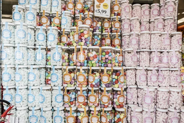 Abril 2017 Italia Milán Montones Frascos Con Dulces Caramelos Confitería — Foto de Stock