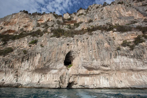 Kék tenger, barlangok, Szardínia, Olaszország — Stock Fotó
