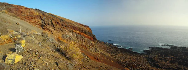 De kustlijn van El Hierro in de buurt van Tacoron. Canarische eilanden. Spanje. — Stockfoto