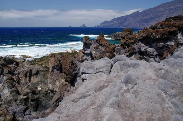Piscinas naturales Charco Los Sargos, los buenos lugares en la isla de El Hierro para disfrutar del mar, Islas Canarias, España . — Foto de Stock