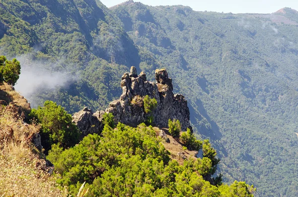 El Hierro - Zobacz w dół do doliny El Golfo z Mirador de Jinama oraz Mirador de Izique na El Hierro, Wyspy Kanaryjskie, Hiszpania. — Zdjęcie stockowe