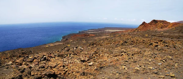 Vulkanische landschap in de buurt van Orchilla vuurtoren, eiland El Hierro. Spanje — Stockfoto