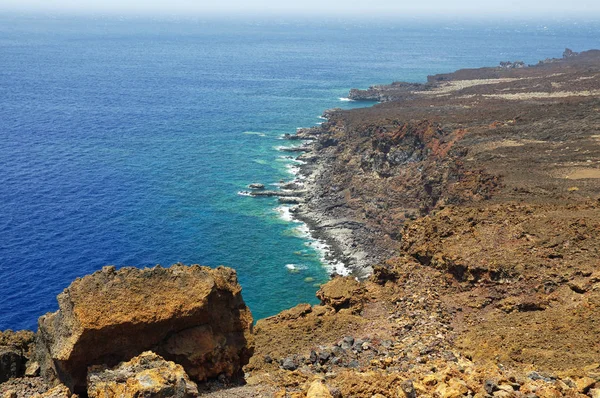 Vulkanische landschap in de buurt van Orchilla vuurtoren, eiland El Hierro. Spanje — Stockfoto