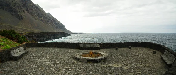 Costa rochosa em Pozo de la Salud, El Hierro island, Canary, Espanha — Fotografia de Stock