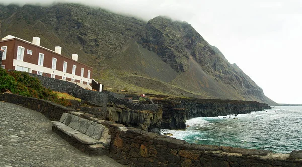 Rocky coastline in Pozo de la Salud, El Hierro island, Canary, Spain — Zdjęcie stockowe