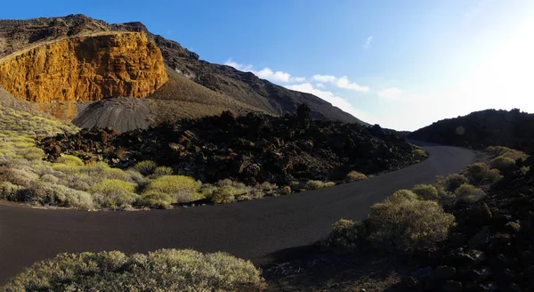 El hierro - orangefarbene Felsen und schwarze Lava, Kanarische Inseln, Spanien — Stockfoto