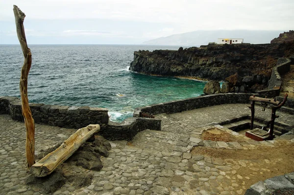 Costa rocciosa a Pozo de la Salud, isola di El Hierro, Canarie, Spagna — Foto Stock