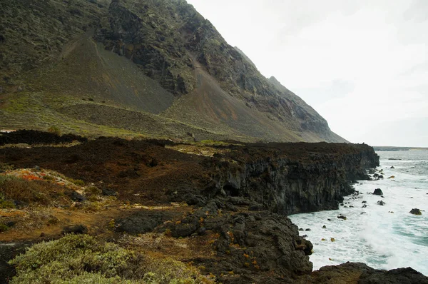 Rocky coastline in Pozo de la Salud, El Hierro island, Canary, Spain — Stock fotografie