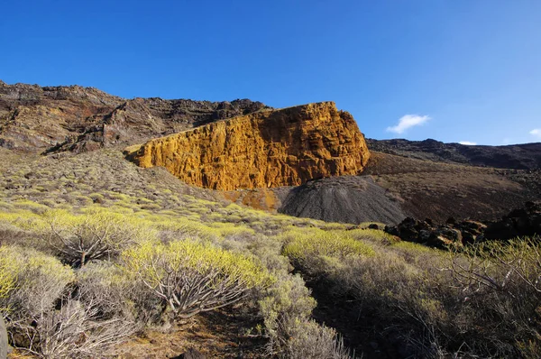 耶罗岛-橙色岩石和黑色熔岩，加那利群岛，西班牙 — 图库照片