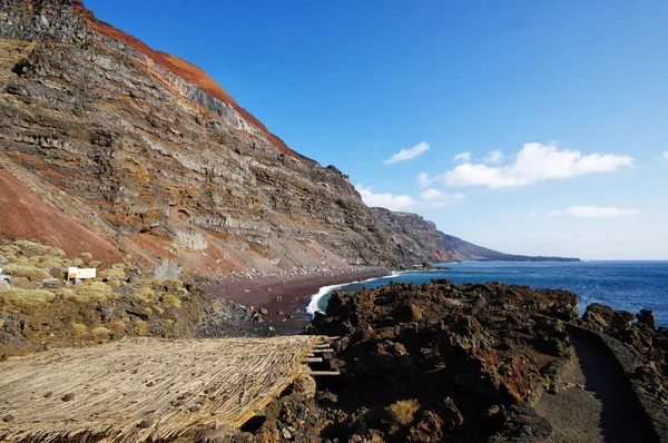 Rode zandstrand - Playa del Verodal op Hierro, Canarische eilanden, Spanje — Stockfoto