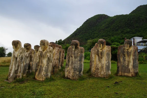 Martinica, Cap 110 - monumento a los esclavos cerca de la ciudad de Le diamant en la región de las Indias Occidentales —  Fotos de Stock