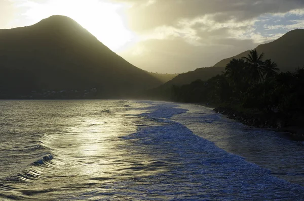 ラ ダイヤモンド ビーチ、マルティニーク島、小アンティル諸島の上夕日 — ストック写真
