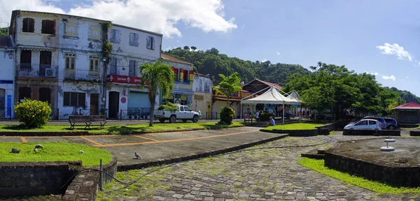 SAINT PIERRE, MARTINIQUE, 2 GIUGNO: La piazza centrale della città caraibica di Saint Pierre il 2 gennaio 2017, isola della Martinica, Francia, Piccole Antille — Foto Stock