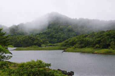 Tatlısu gölü, Morne Trois sikkesine Milli Parkı (Unesco mirası), Dominika. Küçük Antiller