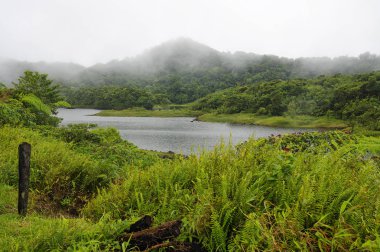 Tatlısu gölü, Morne Trois sikkesine Milli Parkı (Unesco mirası), Dominika. Küçük Antiller