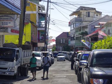 Roseau, Dominika - 5 Ocak 2017 - 5 Ocak 2017 Roseau şehir sokak hayatı. Roseau Dominica ada, küçük Antiller başkentidir