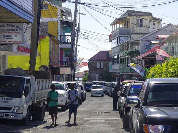 Roseau, Dominika - 5 Ocak 2017 - 5 Ocak 2017 Roseau şehir sokak hayatı. Roseau Dominica ada, küçük Antiller başkentidir