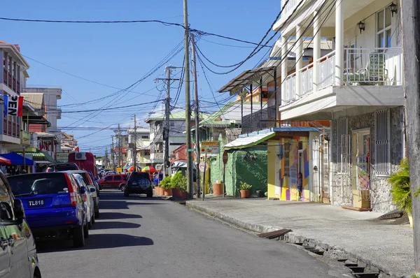 ROSEAU, DOMINICA - 5 GENNAIO 2017 - La vita di strada della città di Roseau il 5 gennaio 2017. Roseau è la capitale dell'isola Dominica, piccole antille — Foto Stock