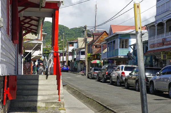 ROSEAU, DOMINICA - 5 GENNAIO 2017 - La vita di strada della città di Roseau il 5 gennaio 2017. Roseau è la capitale dell'isola Dominica, Piccole Antille — Foto Stock