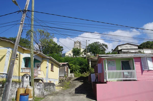 TESTA SCOTTE, DOMINICA - 6 GENNAIO 2017 - Scotts Capo villaggio di pescatori in Dominica il 6 gennaio 2017. È il punto d'incontro dell'Oceano Atlantico e del Mar dei Caraibi (Baia di Soufriere) e famoso per lo snorkelin — Foto Stock