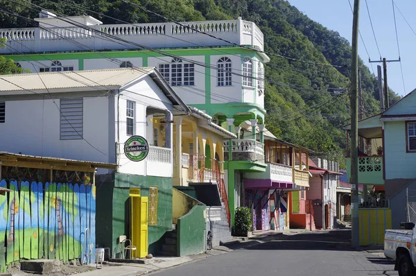 SCOTTS HEAD, DOMINICA - JANUARY 6, 2017 - Scotts Head fishing village in Dominica on January 6, 2017. It's the meeting point of Atlantic Ocean and Caribbean Sea (Soufriere Bay) and famous of snorkelin — Stock Photo, Image