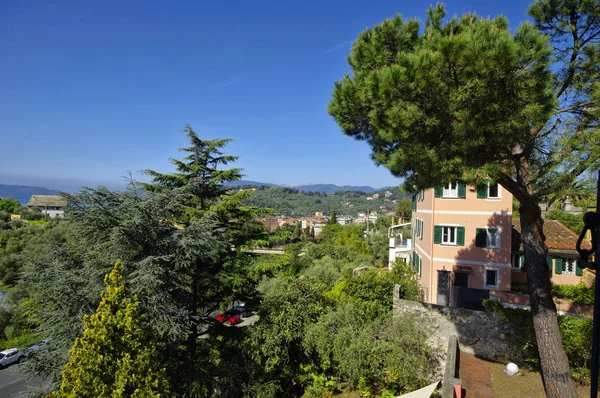 Vista panorámica de las verdes colinas en las inmediaciones de la ciudad de Lerici, región de Liguria, Italia — Foto de Stock
