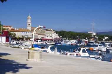 Baska, Hırvatistan - 30 Nisan 2017 Marina Krk Adası üzerinde 30 Nisan 2017 Baska şehirde. Hırvatistan