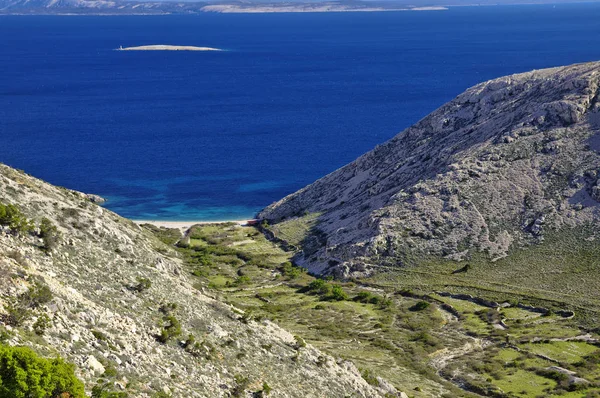 The aerial view on Stara Baska beach, also known as Oprna beach, in Krk Island, Croatia — Stock Photo, Image