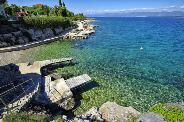 Porat Köyü kayalık Adriyatik sahili. Island Krk, Hırvatistan — Stok fotoğraf
