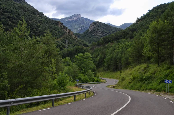 Route le long du lac Bonito, Cercs, Catalogne, Espagne — Photo