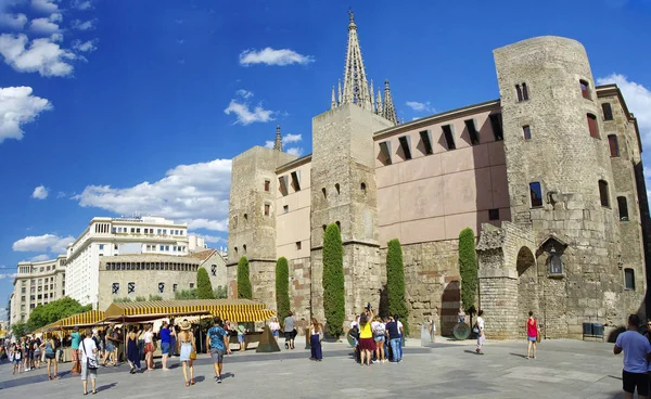 Barcelona, İspanya - 29 Haziran 2017: Palau Reial Kraliyet Sarayı Placa del Rei Kral'ın meydanda Barri Gotic Gotik Mahallesi'nin kalbinde, Katalanca. Barcelona, Katalonya, İspanya Telifsiz Stok Imajlar