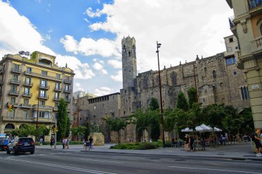 Barcelona, İspanya - 29 Haziran 2017: Barcelona, Catalonia, İspanya'nın merkezinde küçük bir kare