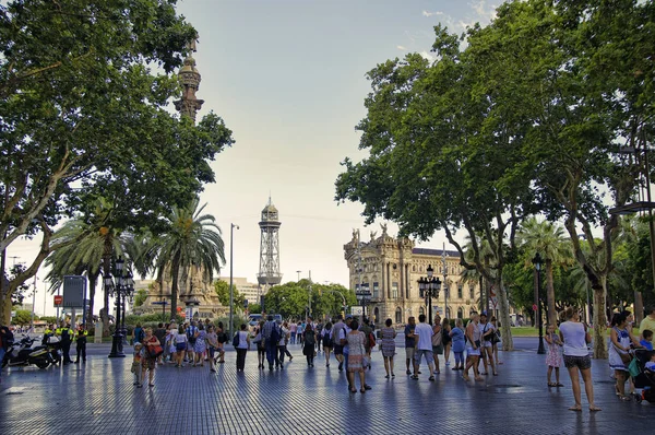 Barcelona, Spanje - 29 juni, 2017: Mensen in centraal Barcelona stad op La Rambla street. Spanje. Europese, centrum. — Stockfoto