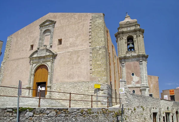 Erice, Olaszország - 2017. augusztus 08.: Giuliano Szent egyház Erice történelmi központjában található. A templom épült 1076-ban Roger lesz a Norman. — Stock Fotó