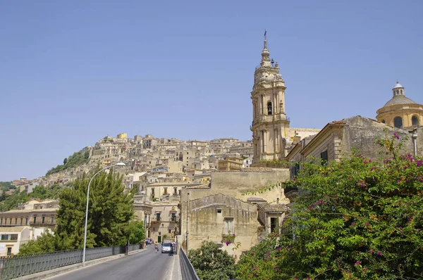 MODICA, ITALIA - 11 AGOSTO 2017: La cattedrale barocca di San Giorgio della città di Modica nel sud della Sicilia — Foto Stock
