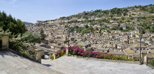 Modica, İtalya - 11 Ağustos 2017: Sicilya, İtalya Modica tarihi şehir merkezi bir Unesco Dünya Mirası olduğunu. — Stok fotoğraf