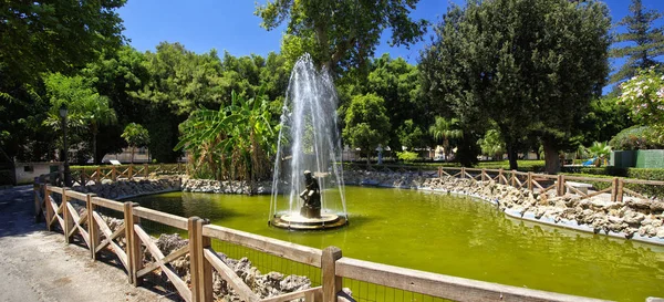 De fontein in de belangrijkste tuin in Trapani op 8 augustus 2017, Sicilië, Italië — Stockfoto