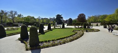 Madrid / İspanya - 12 Nisan 2019 - Jardines del Buen Retiro (Parque del Buen Retiro) İspanya 'nın başkenti Madrid' in ana parkı..
