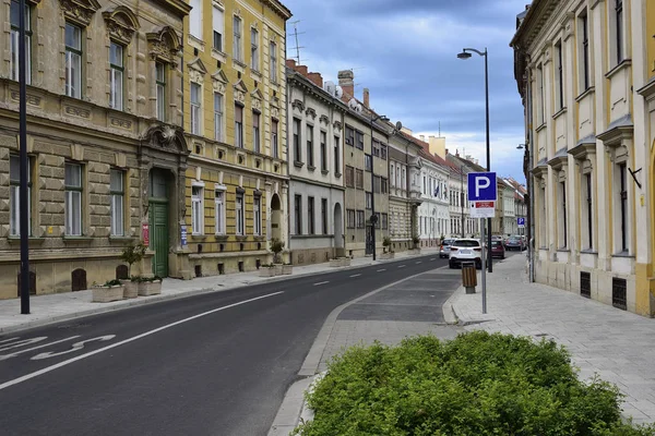 SZOMBATHELY / HUNGARY, APRIL 27, 2019: The Szily Jnos statue located near Labor Center of the Vas County Government Office in Szombathely, Hungary —  Fotos de Stock