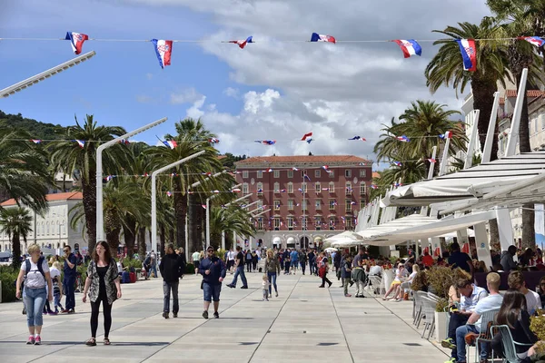 Split Croatia Abril 2019 Pessoas Passeio Splitska Riva Split Início — Fotografia de Stock