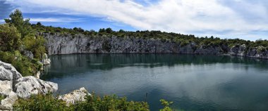 Dragon 's Eye - Zmajevo Oko Rogoznica, Hırvatistan' da. Doğal jeomorfolojik fenomen.