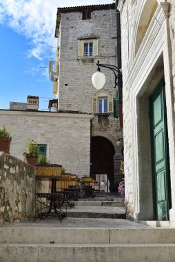 Hırvatistan 'ın Sibenik kentindeki eski Akdeniz mimarisinin manzarası.